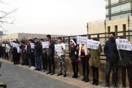 /img/1453.png/img/1453.png要账的看上女儿：一段意外的爱情故事/img/1453.png